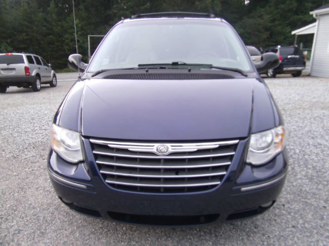 2005 Chrysler Town and Country 3.5