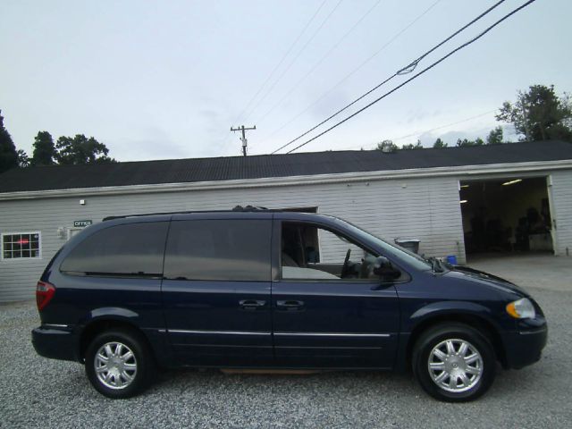 2005 Chrysler Town and Country 3.5