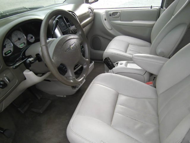 2005 Chrysler Town and Country 3.5