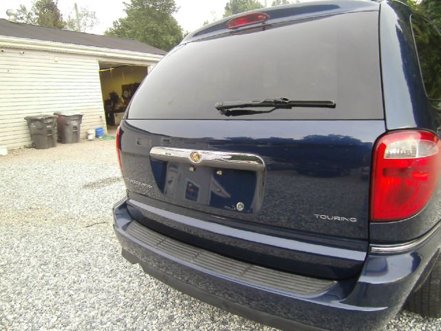 2005 Chrysler Town and Country 3.5