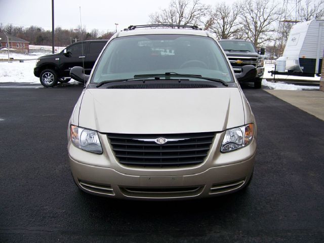 2005 Chrysler Town and Country Elk Conversion Van