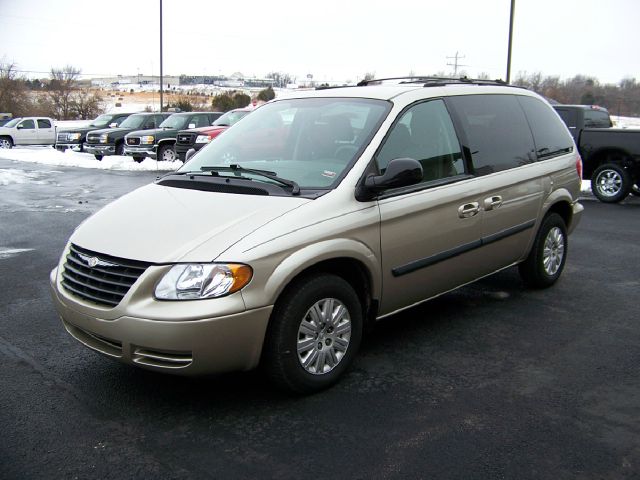 2005 Chrysler Town and Country Elk Conversion Van