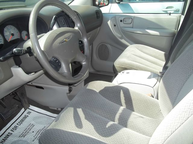 2005 Chrysler Town and Country 3.5