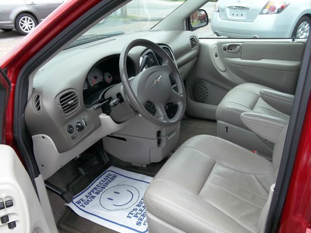 2005 Chrysler Town and Country 3.5