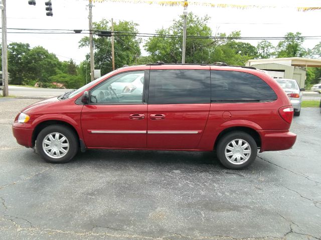 2005 Chrysler Town and Country 3.5