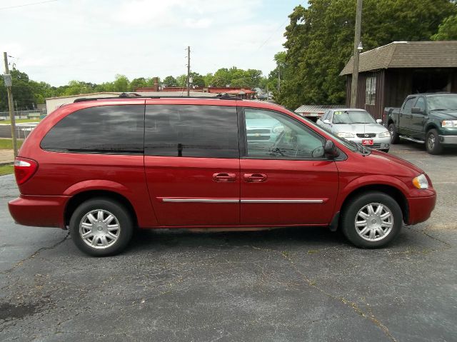 2005 Chrysler Town and Country 3.5