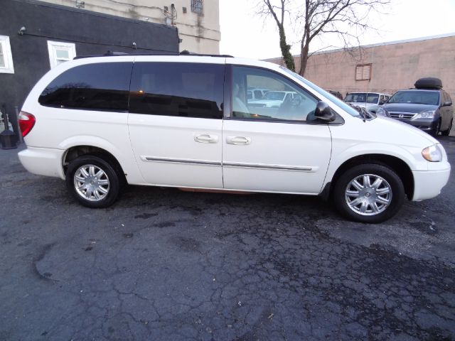 2005 Chrysler Town and Country 3.5