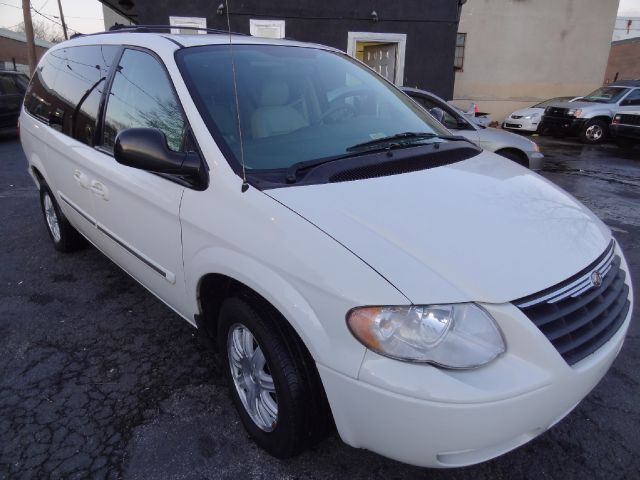 2005 Chrysler Town and Country 3.5