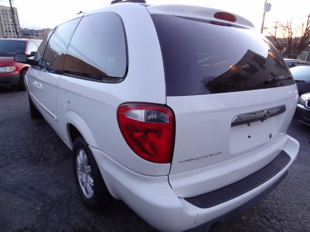 2005 Chrysler Town and Country 3.5