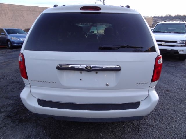2005 Chrysler Town and Country 3.5