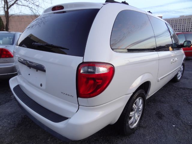 2005 Chrysler Town and Country 3.5