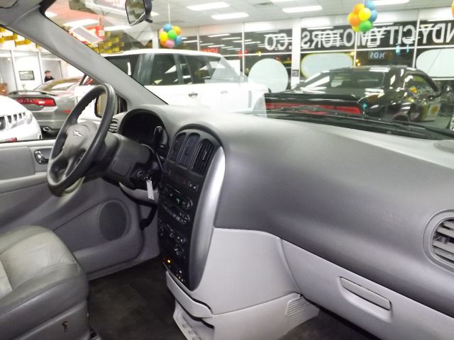 2005 Chrysler Town and Country Sle/4wd