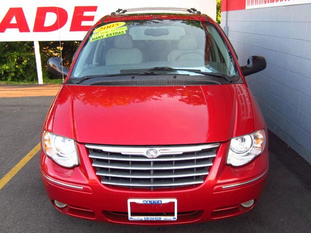 2005 Chrysler Town and Country SLT 25