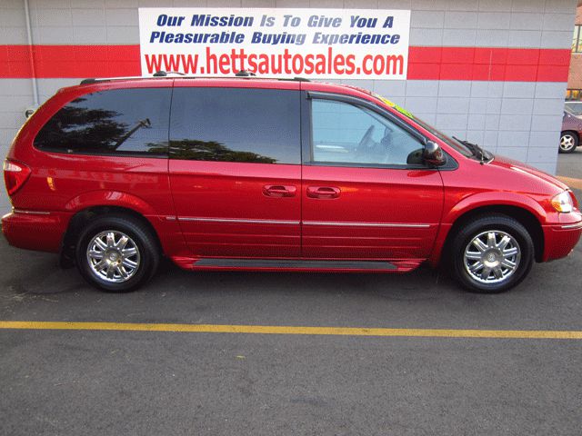 2005 Chrysler Town and Country SLT 25