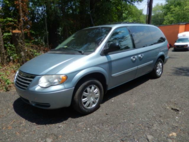 2005 Chrysler Town and Country 3.5