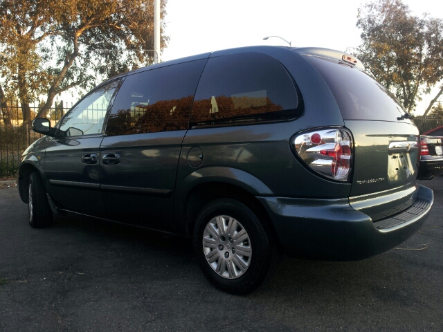 2005 Chrysler Town and Country Elk Conversion Van