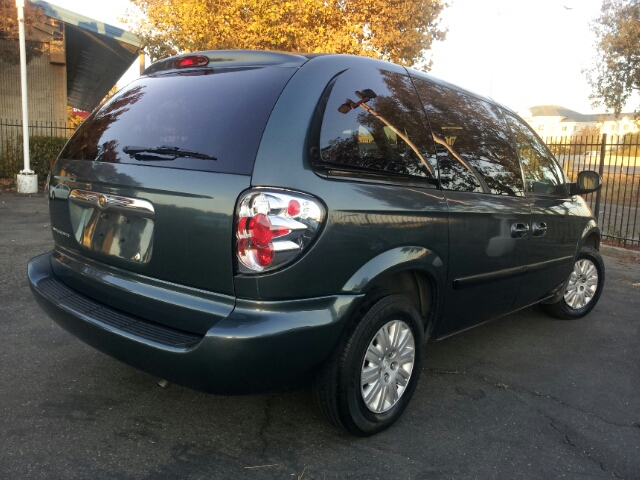 2005 Chrysler Town and Country Elk Conversion Van