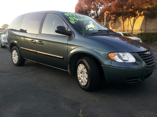 2005 Chrysler Town and Country Elk Conversion Van