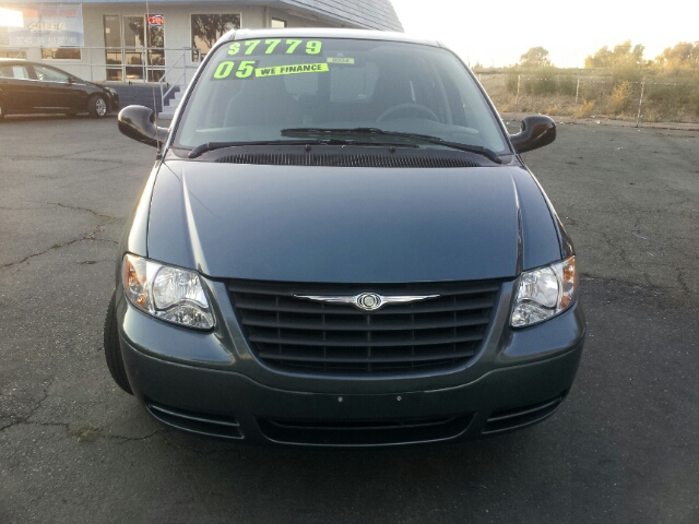 2005 Chrysler Town and Country Elk Conversion Van