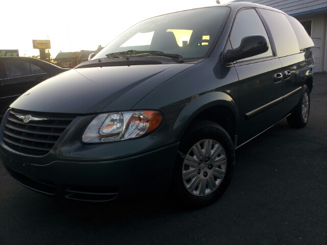 2005 Chrysler Town and Country Elk Conversion Van