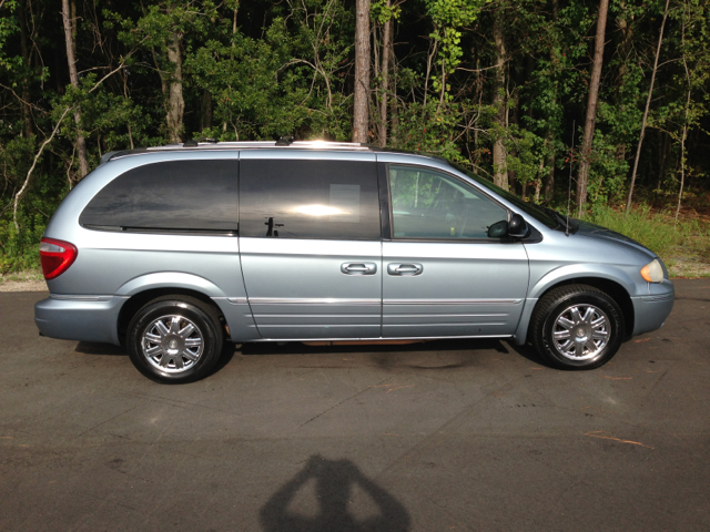 2005 Chrysler Town and Country SLT 25
