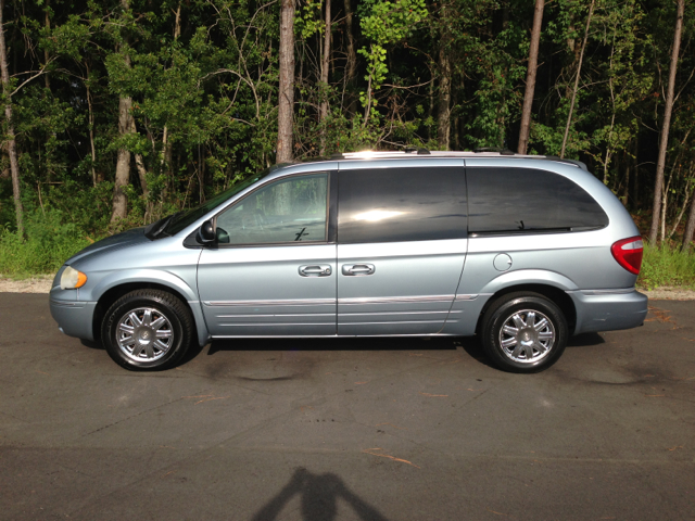 2005 Chrysler Town and Country SLT 25