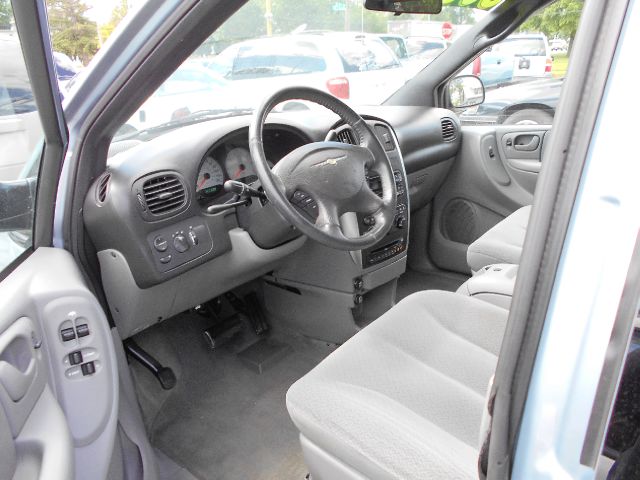 2005 Chrysler Town and Country 3.5