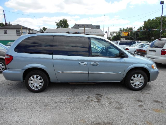 2005 Chrysler Town and Country 3.5