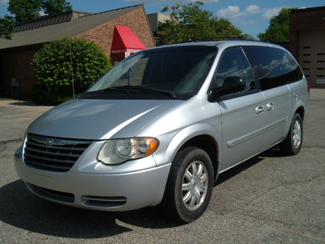 2005 Chrysler Town and Country 3.5