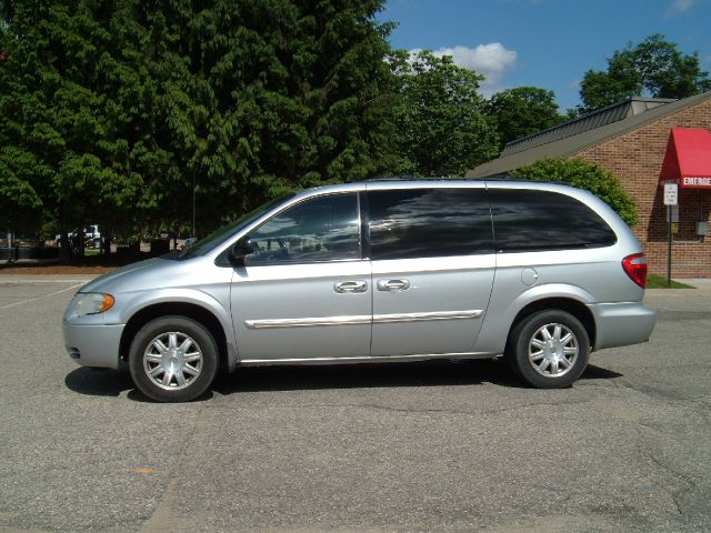 2005 Chrysler Town and Country 3.5