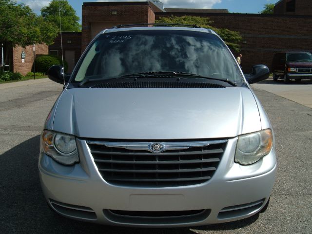 2005 Chrysler Town and Country 3.5