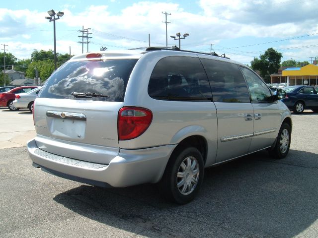 2005 Chrysler Town and Country 3.5