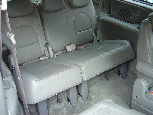 2005 Chrysler Town and Country SLT 25