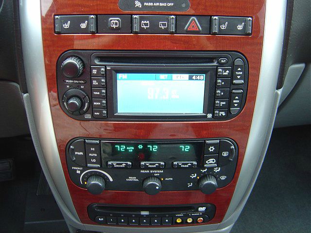 2005 Chrysler Town and Country SLT 25