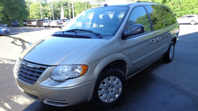 2005 Chrysler Town and Country Elk Conversion Van
