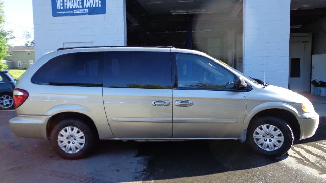 2005 Chrysler Town and Country Elk Conversion Van