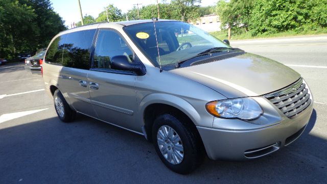 2005 Chrysler Town and Country Elk Conversion Van