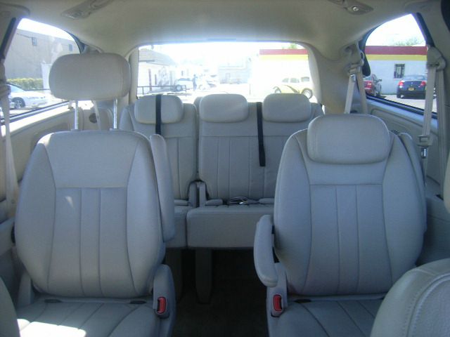2005 Chrysler Town and Country 3.5