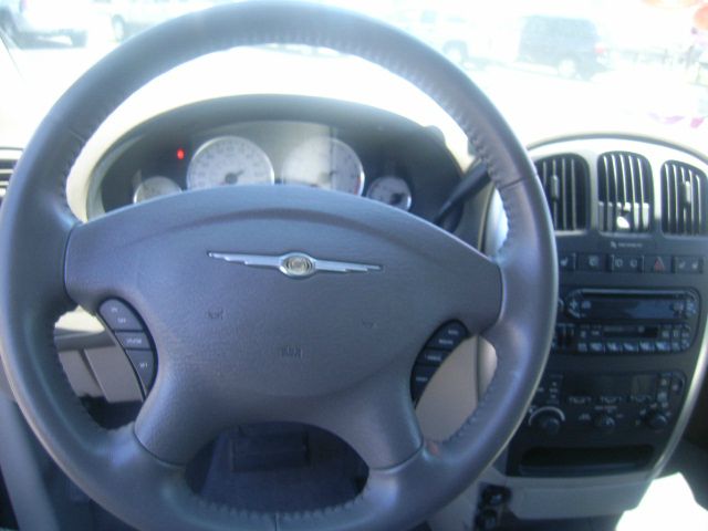 2005 Chrysler Town and Country 3.5