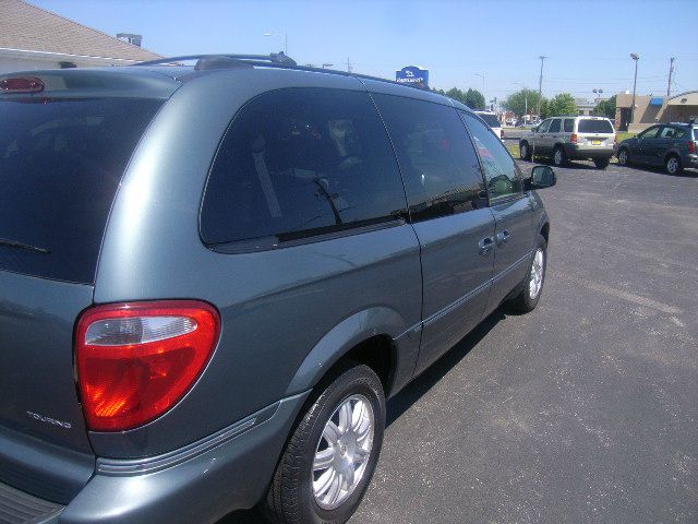 2005 Chrysler Town and Country 3.5