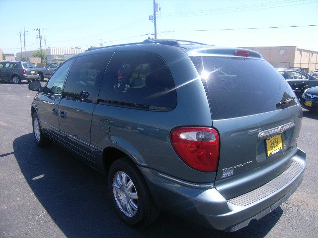 2005 Chrysler Town and Country 3.5