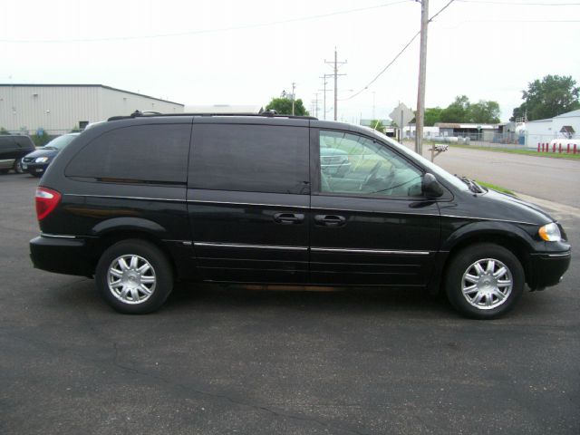 2005 Chrysler Town and Country 3.5