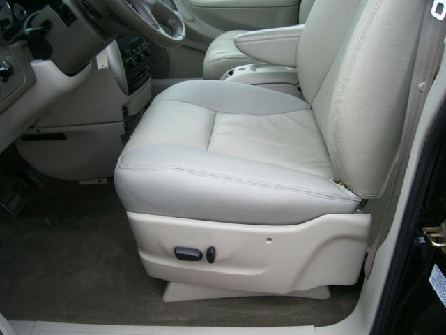 2005 Chrysler Town and Country 3.5