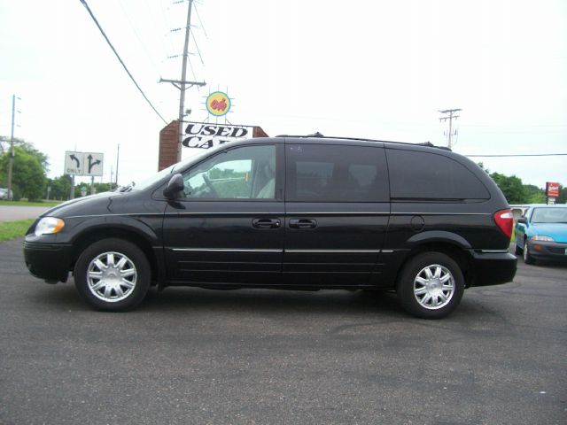2005 Chrysler Town and Country 3.5