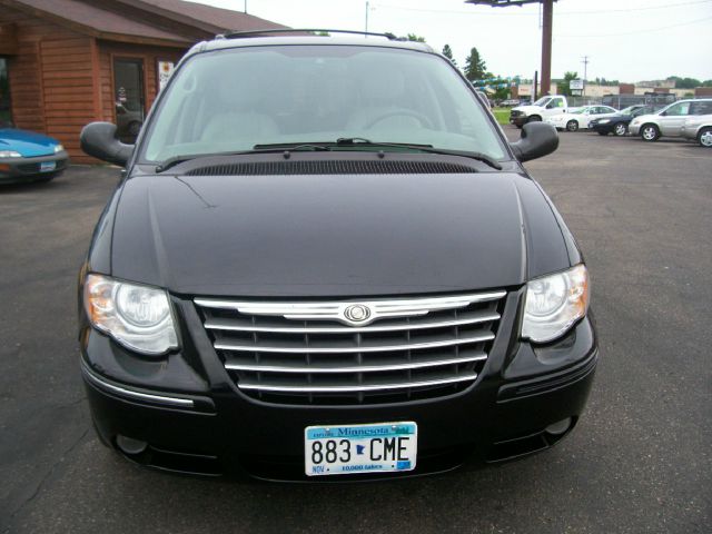 2005 Chrysler Town and Country 3.5