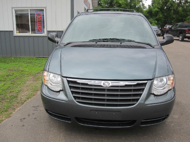 2005 Chrysler Town and Country 3.5