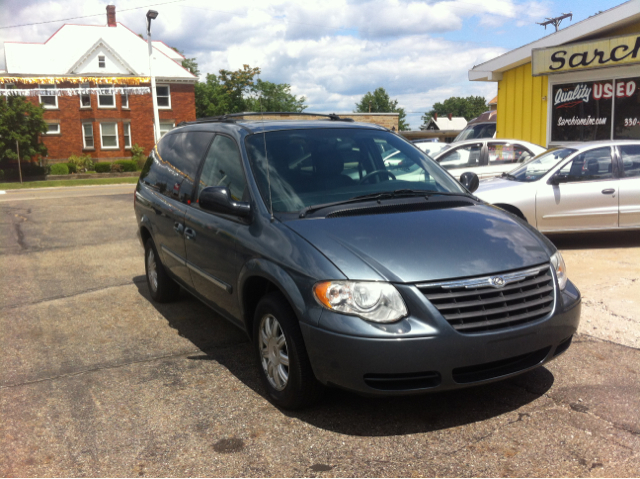 2005 Chrysler Town and Country 3.5