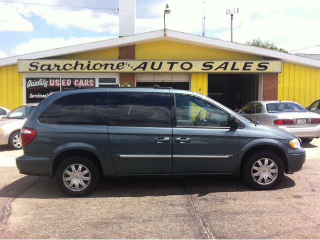 2005 Chrysler Town and Country 3.5