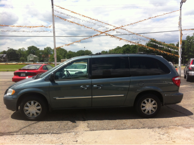 2005 Chrysler Town and Country 3.5