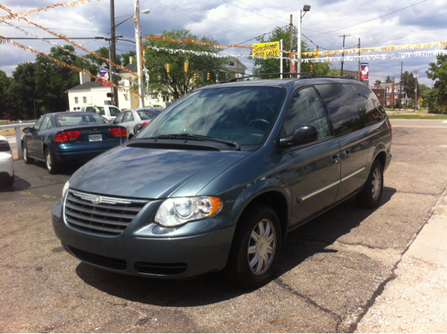 2005 Chrysler Town and Country 3.5